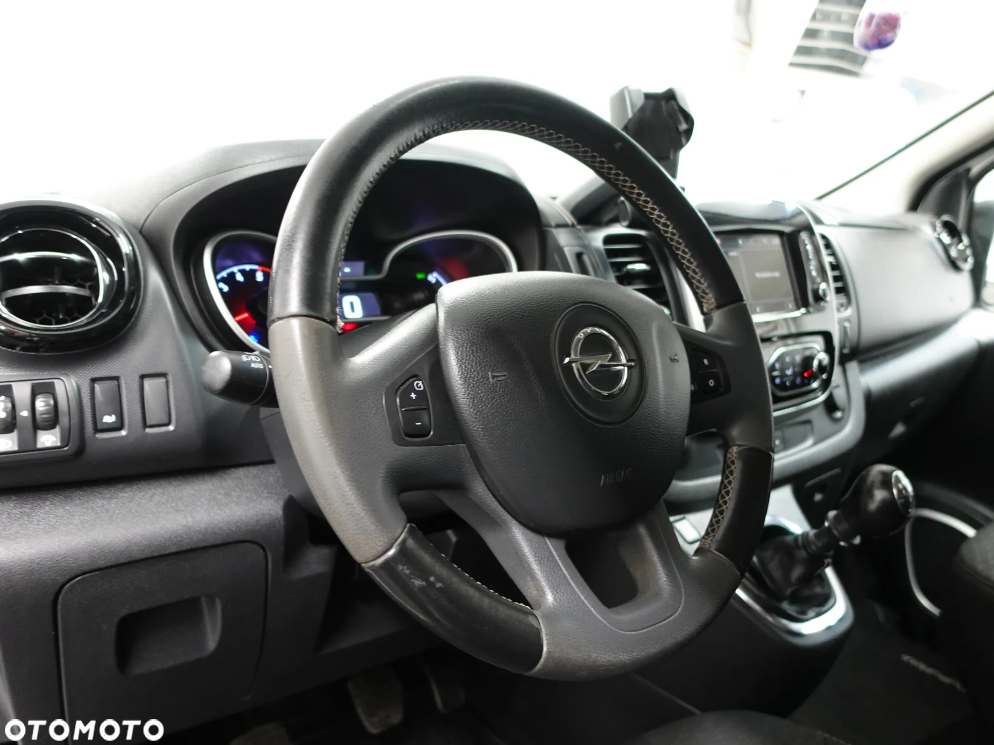 Opel Vivaro - 24