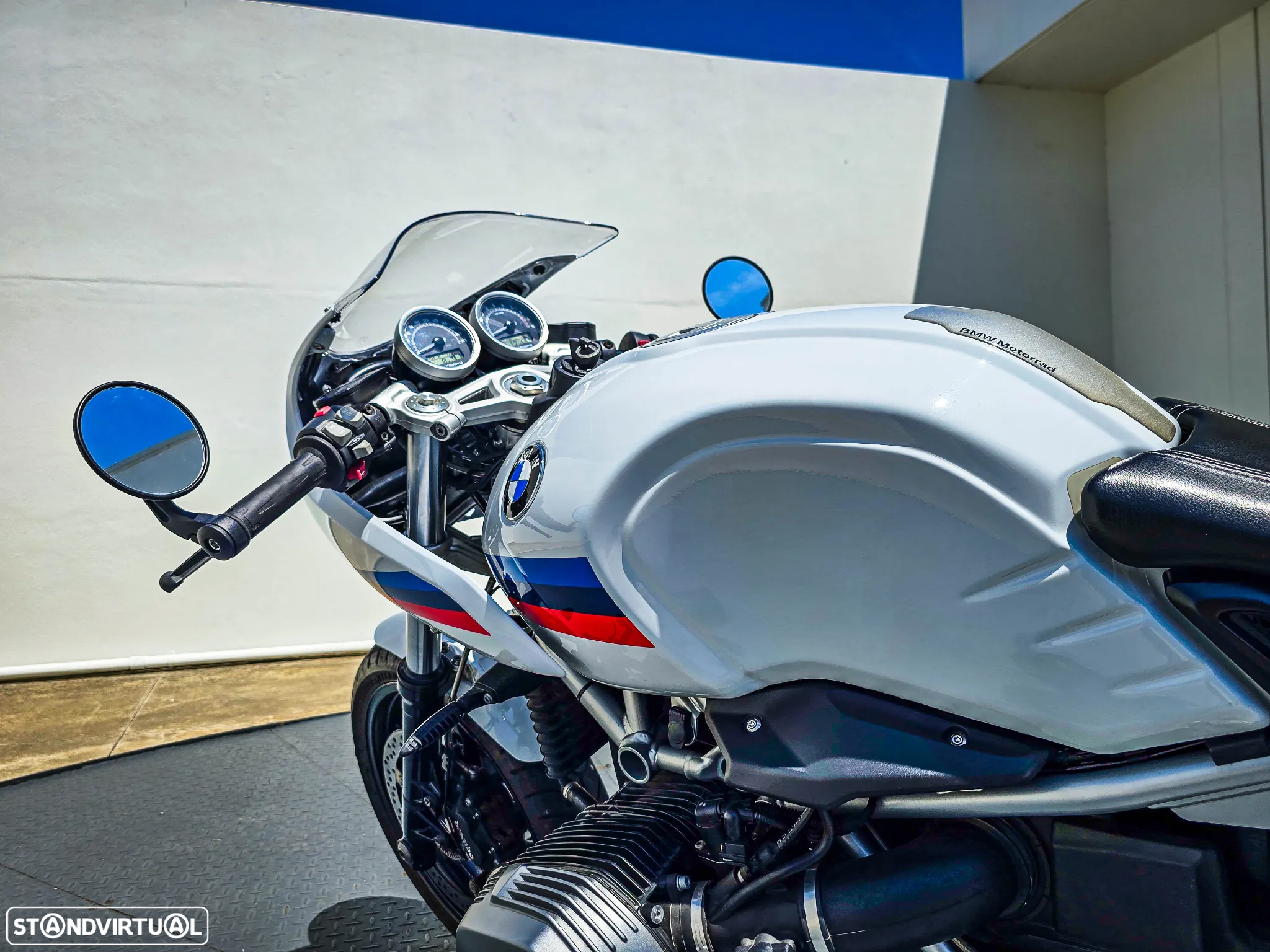 BMW R nineT Racer - 12