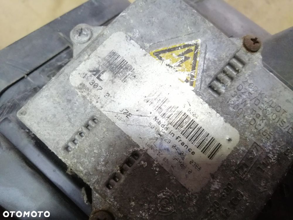 Volkswagen Touran Caddy lampy przód Xenon komplet - 11