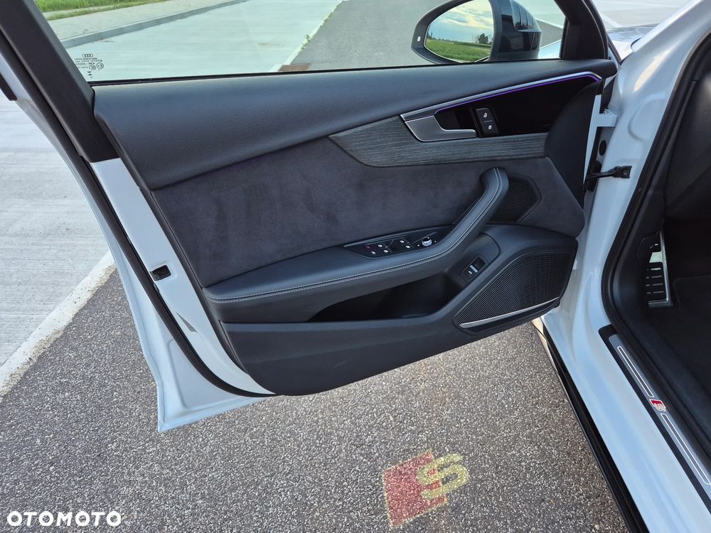 Audi A4 Avant 40 TDI S tronic S line - 36