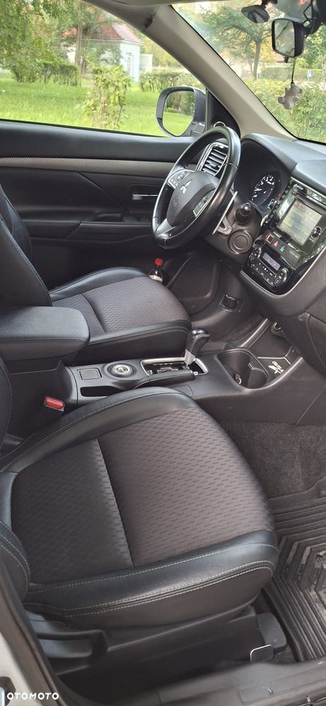 Mitsubishi Outlander - 23