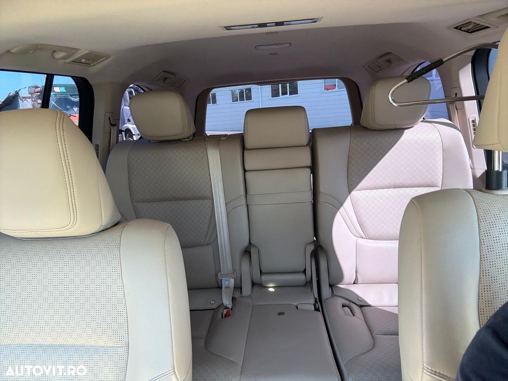 Toyota Land Cruiser 300 - 18