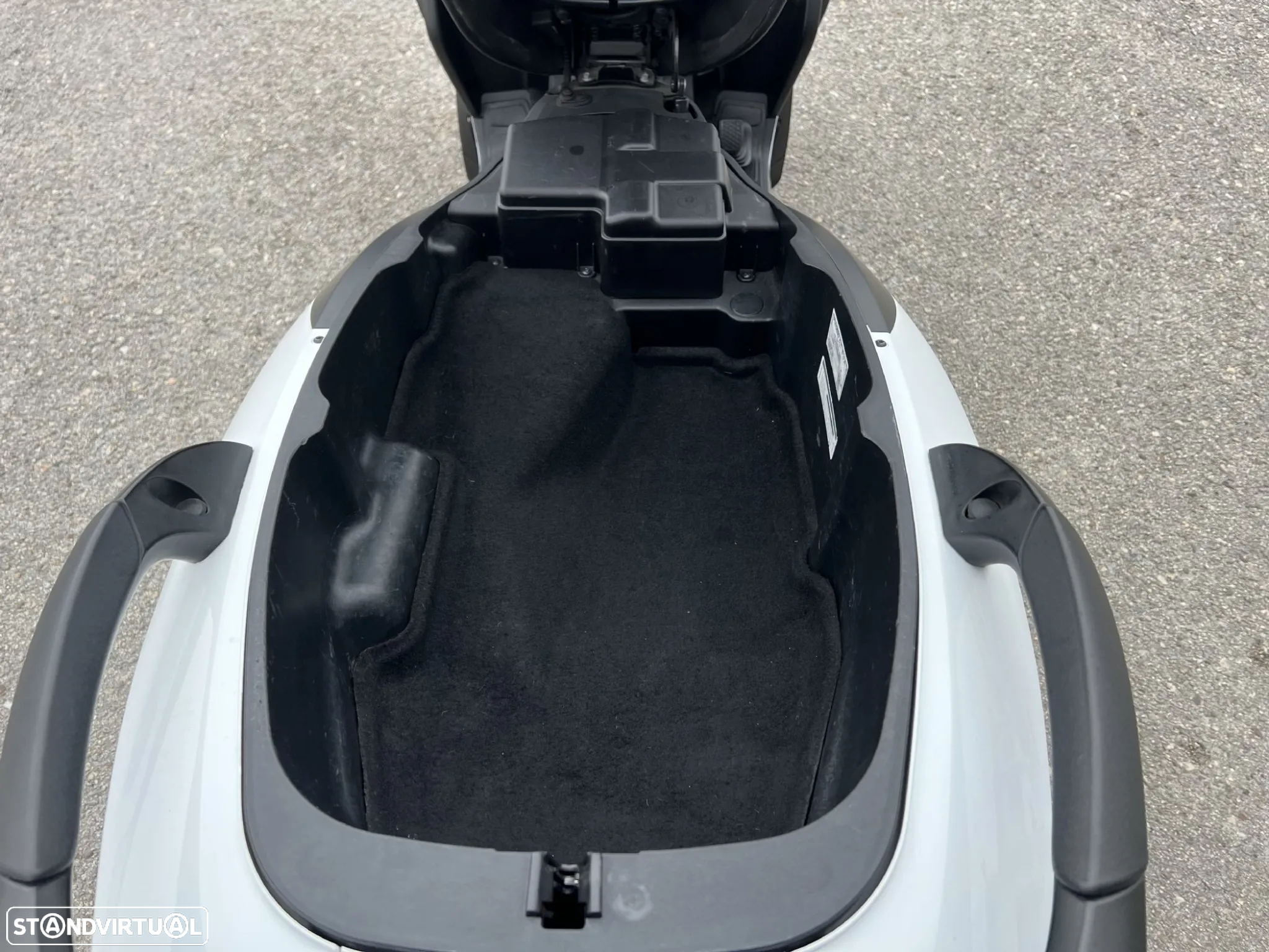 Piaggio MP3 350 SPORT - 9