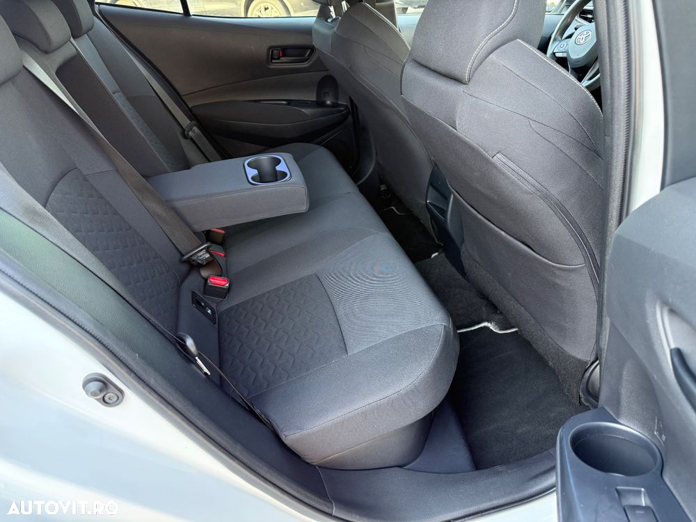 Toyota Corolla 1.8 HSD Business - 19