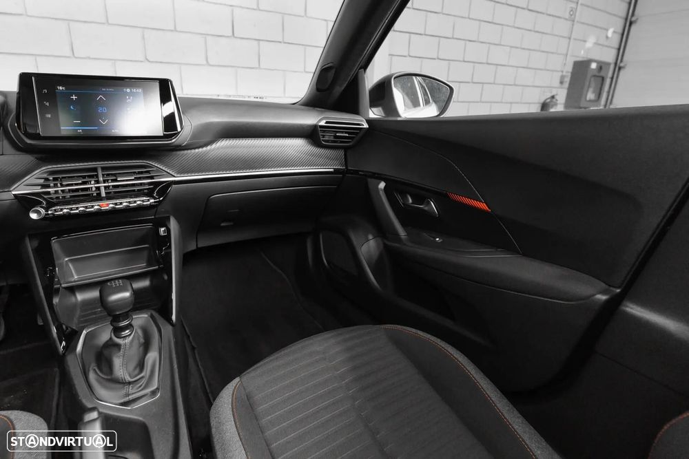 Peugeot 2008 1.2 PureTech Active Pack - 28