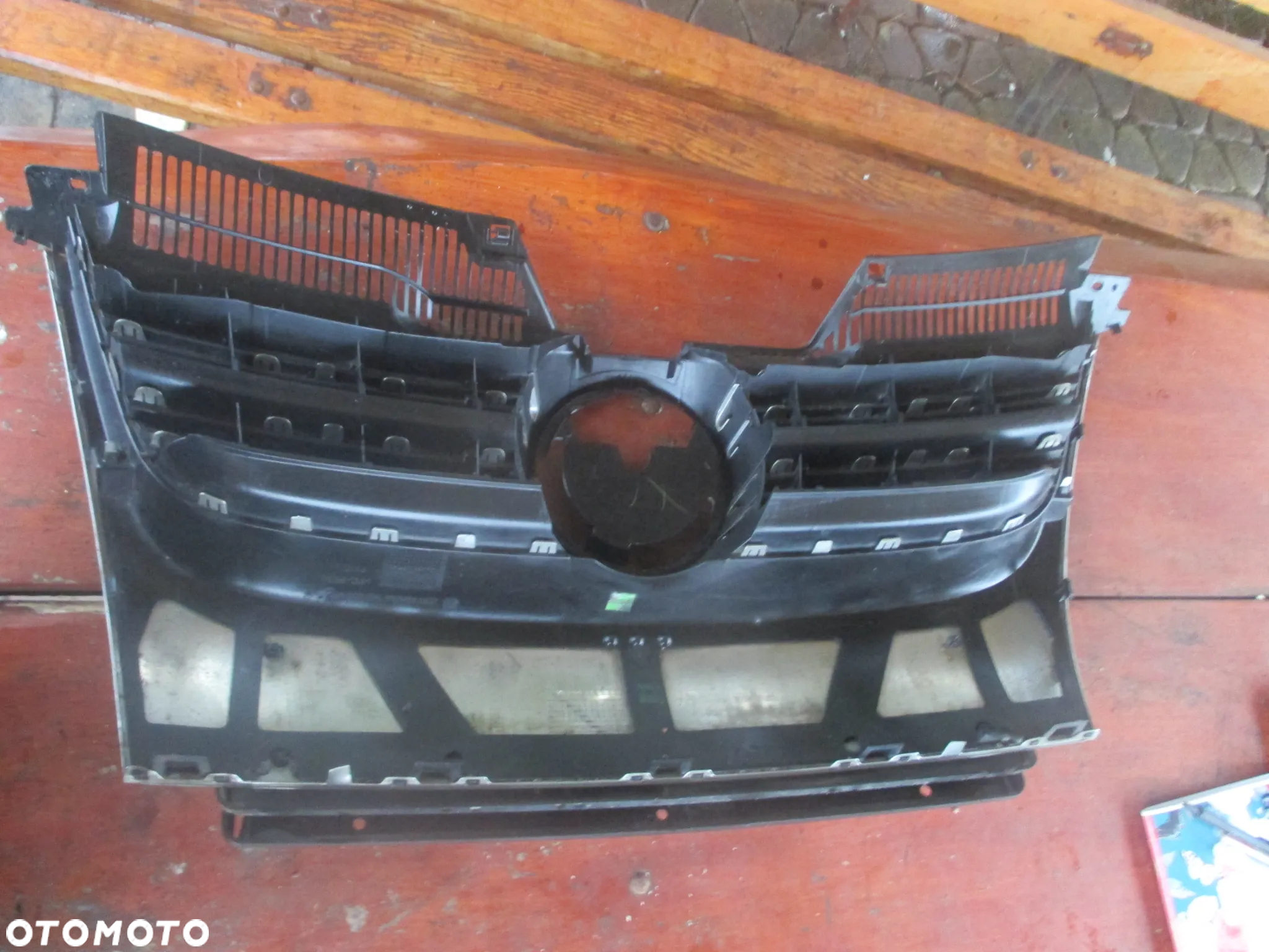Atrapa grill Jetta Golf V 2008r 1K585365 - 3
