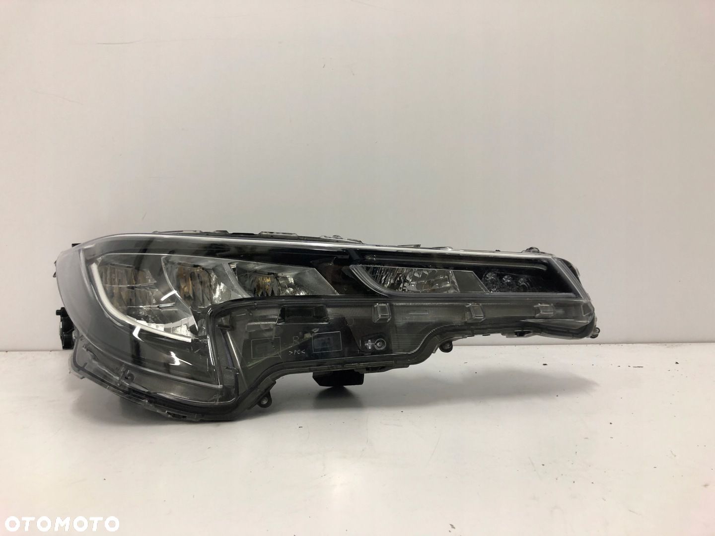TOYOTA COROLLA E21 19- HB KOMBI LAMPA PRZEDNIA PRAWA FULL LED 81110-02S60 - 1