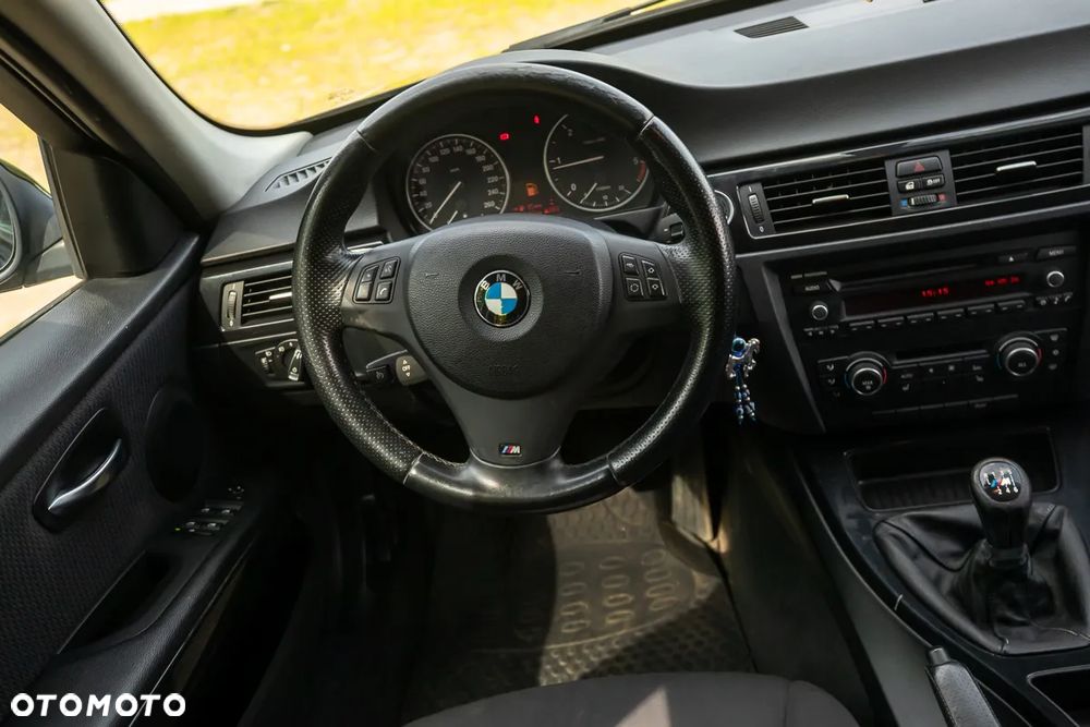 BMW Seria 3 318d DPF Edition Sport - 28