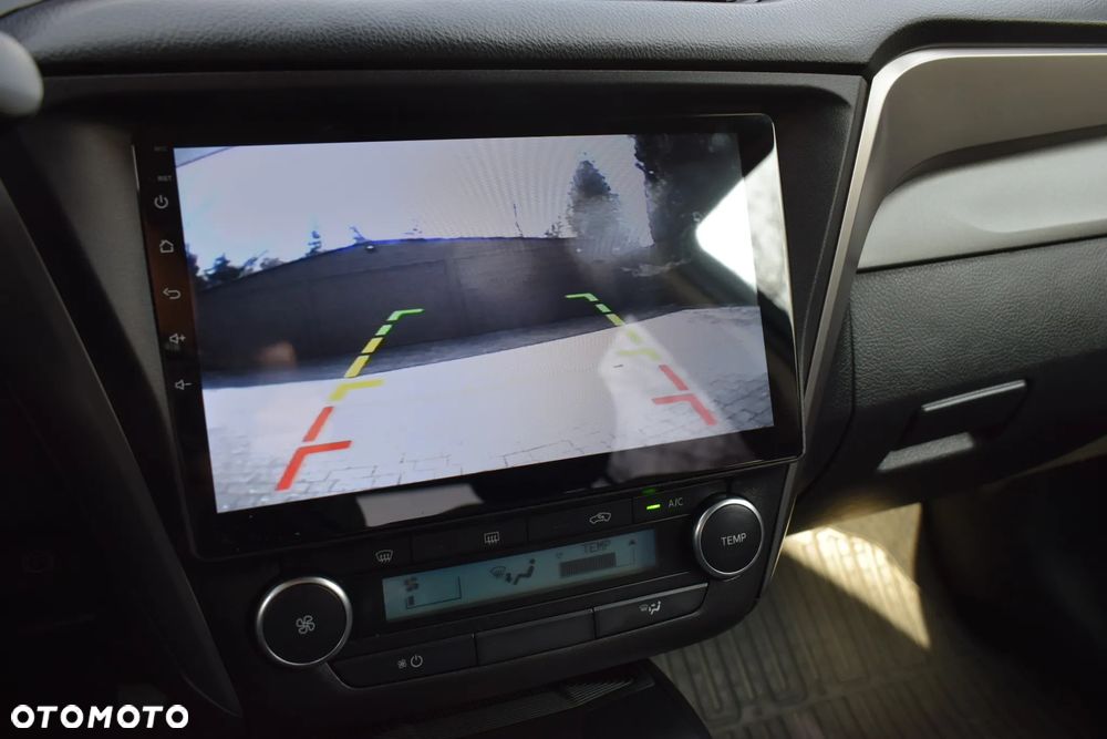 Toyota Avensis 1.8 Premium - 10