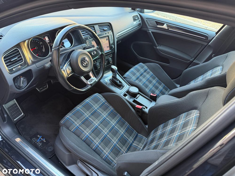 Volkswagen Golf - 14