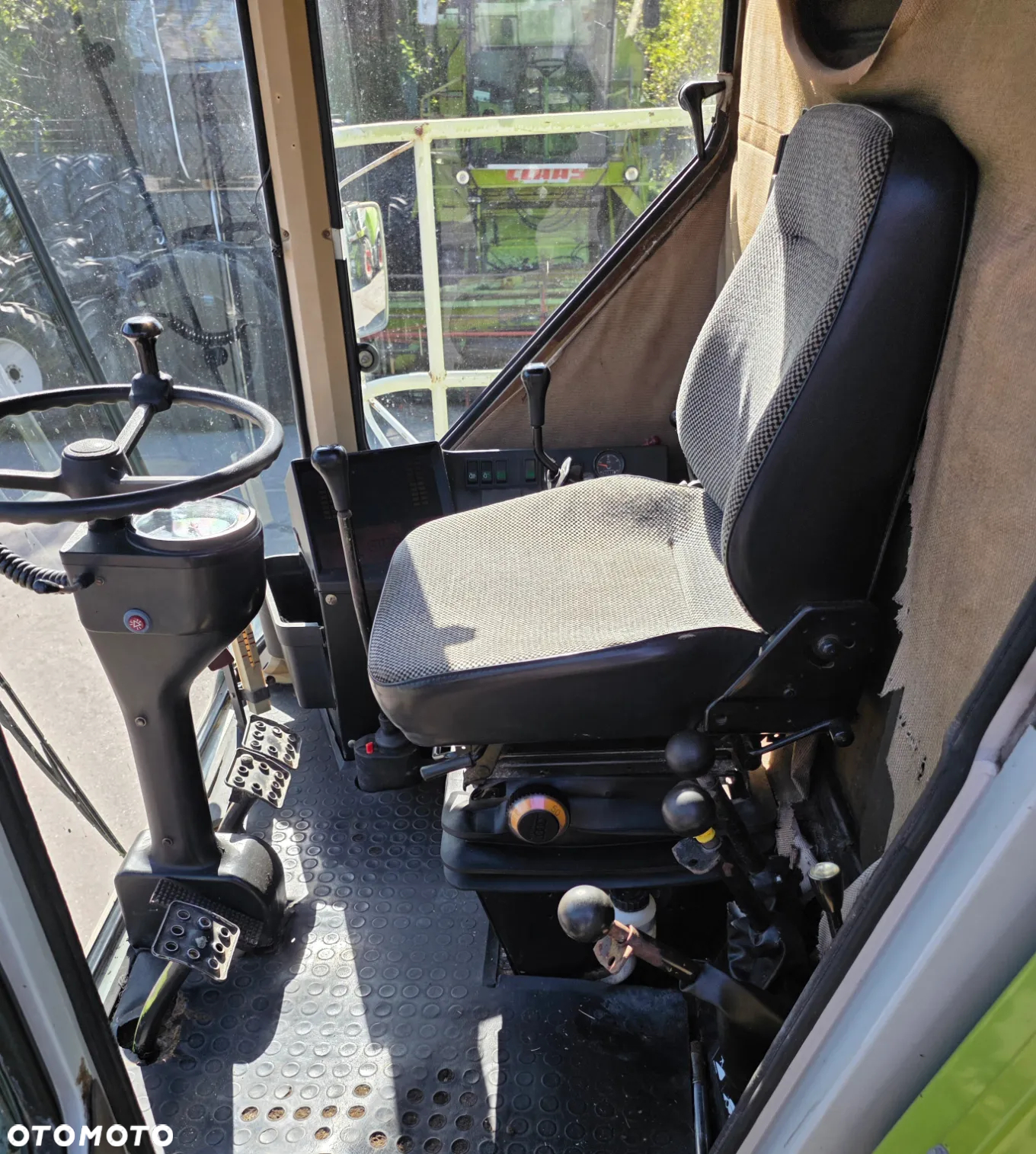 Claas Dominator 108 S - 11