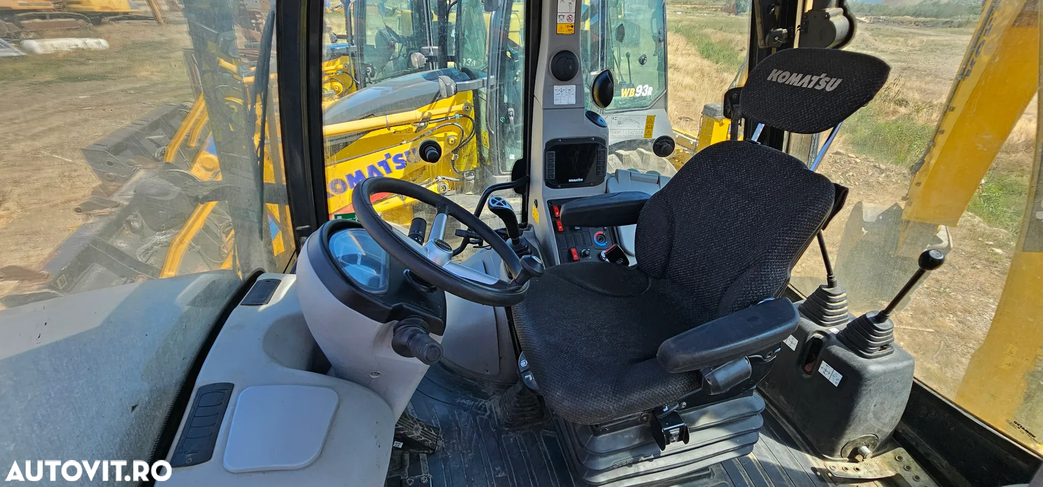 Komatsu WB 93 R Buldoexcavator - 12