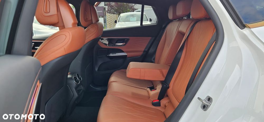 Mercedes-Benz GLC 300 4Matic 9G-TRONIC AMG Line Advanced - 23