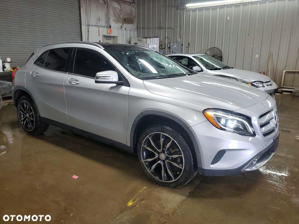 Mercedes-Benz GLA 250 4Matic 7G-DCT - 4