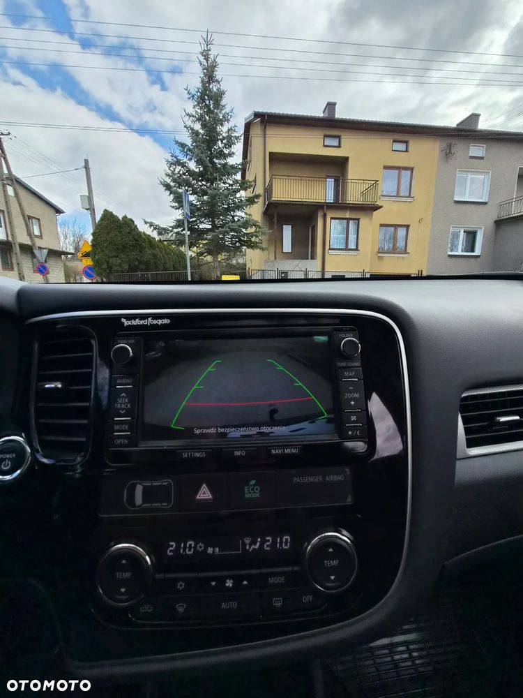 Mitsubishi Outlander - 32