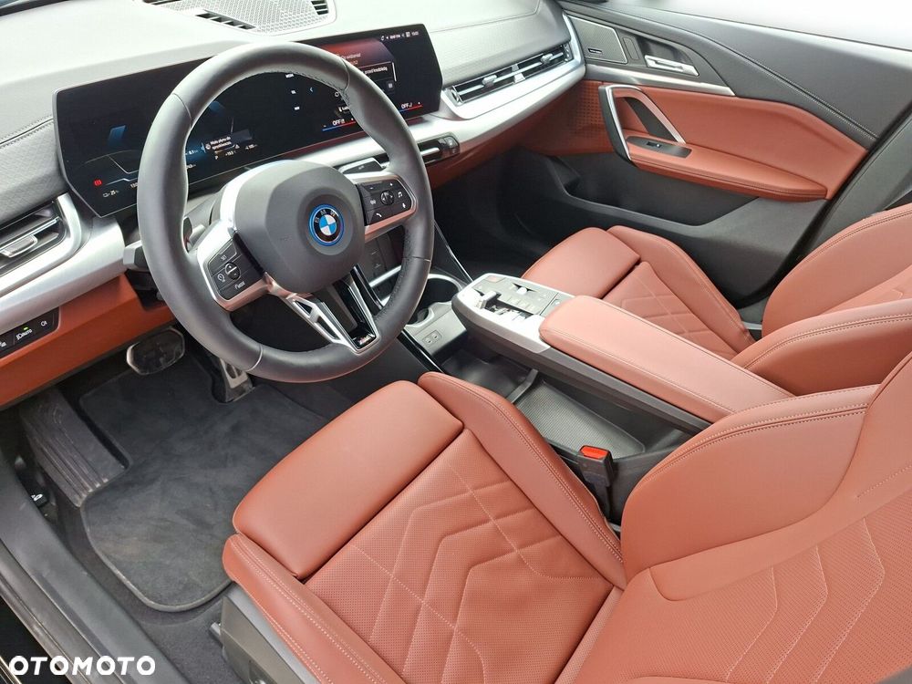 BMW iX2 eDrive20 66.5kWh M Sport - 11