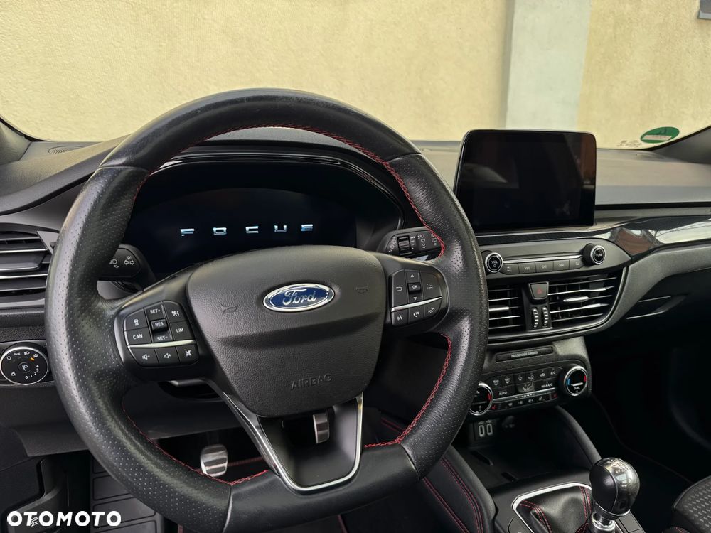 Ford Focus 1.5 EcoBlue ST-Line - 32