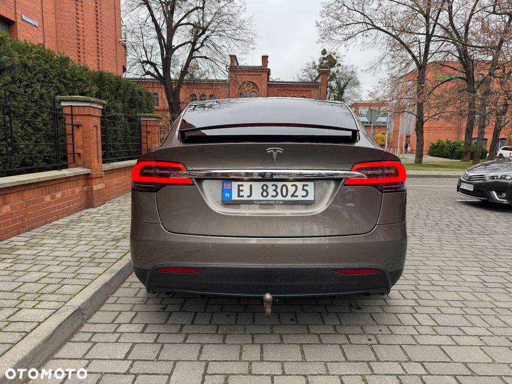 Tesla Model X - 6