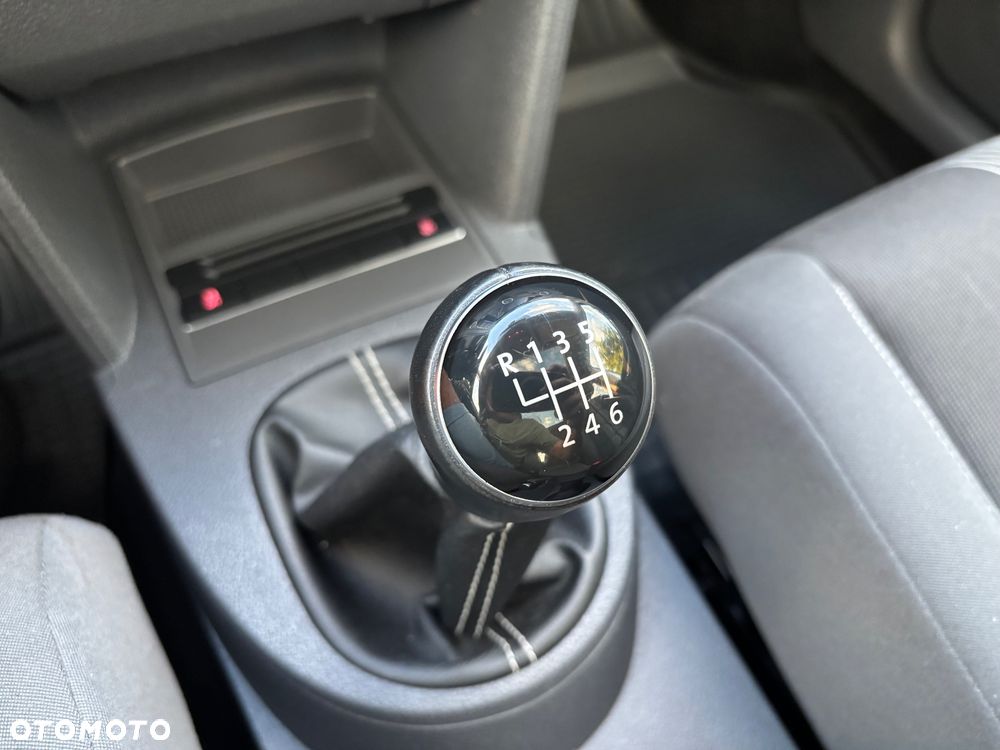 Volkswagen Touran - 16