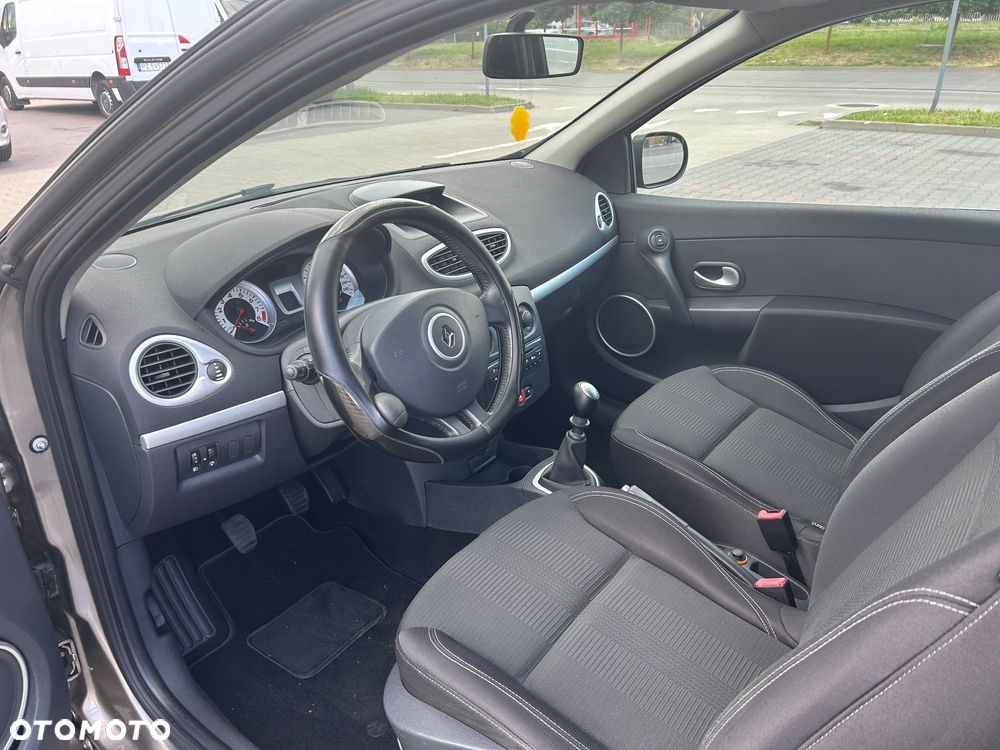 Renault Clio 1.6 16V GT - 9