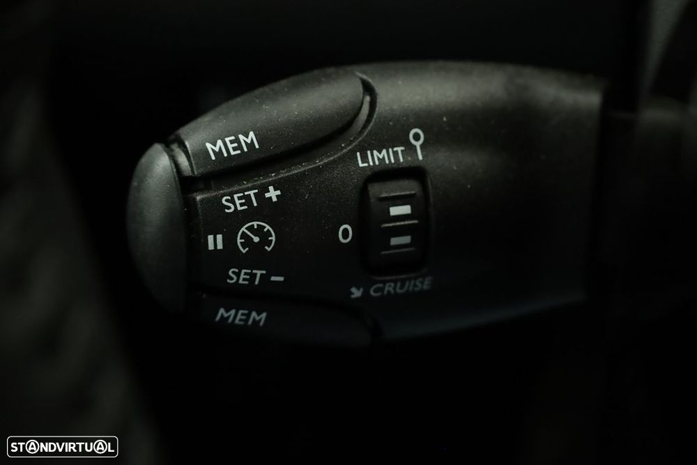 Peugeot 2008 1.2 Allure - 17