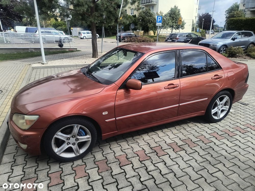 Lexus IS