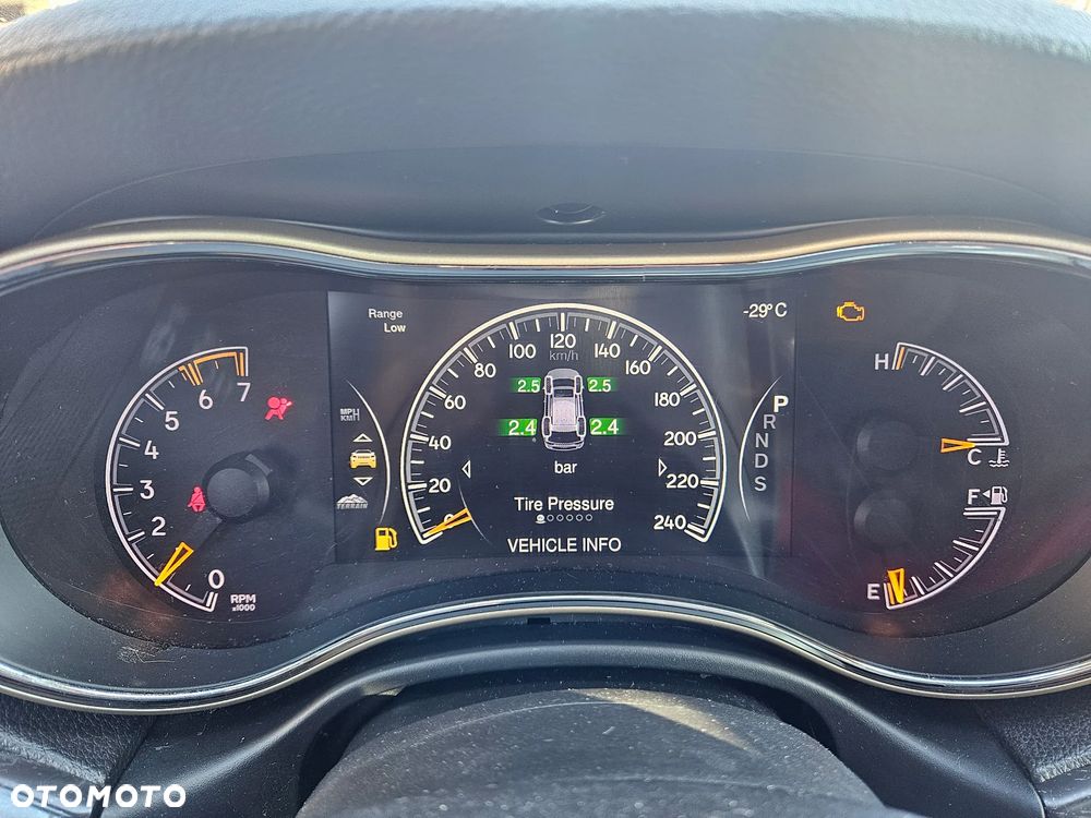 Jeep Grand Cherokee - 26