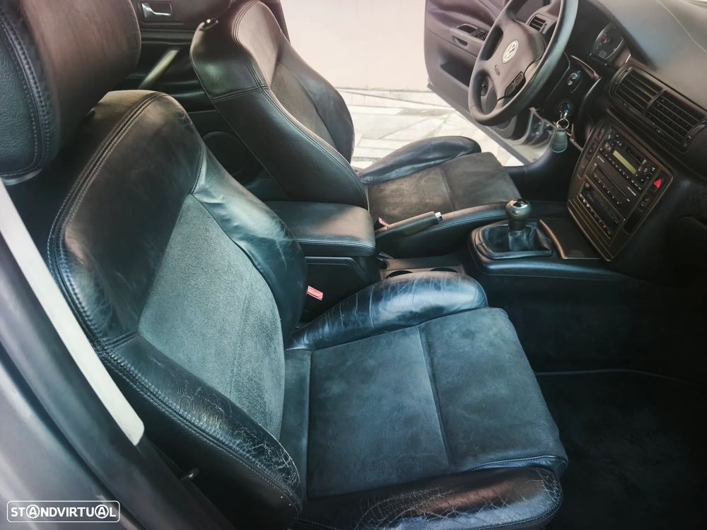VW Passat 1.9 TDi Highline - 11