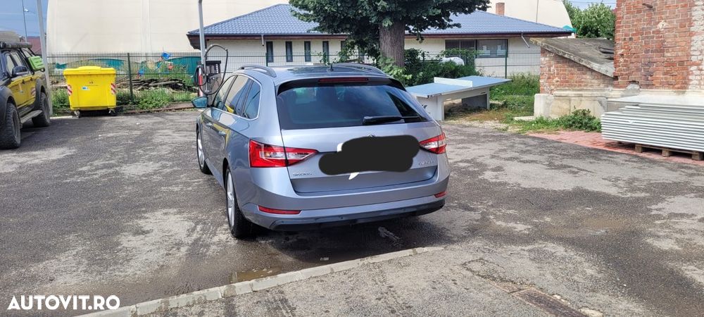 Skoda Superb Combi 2.0 TDI DSG Ambition - 5
