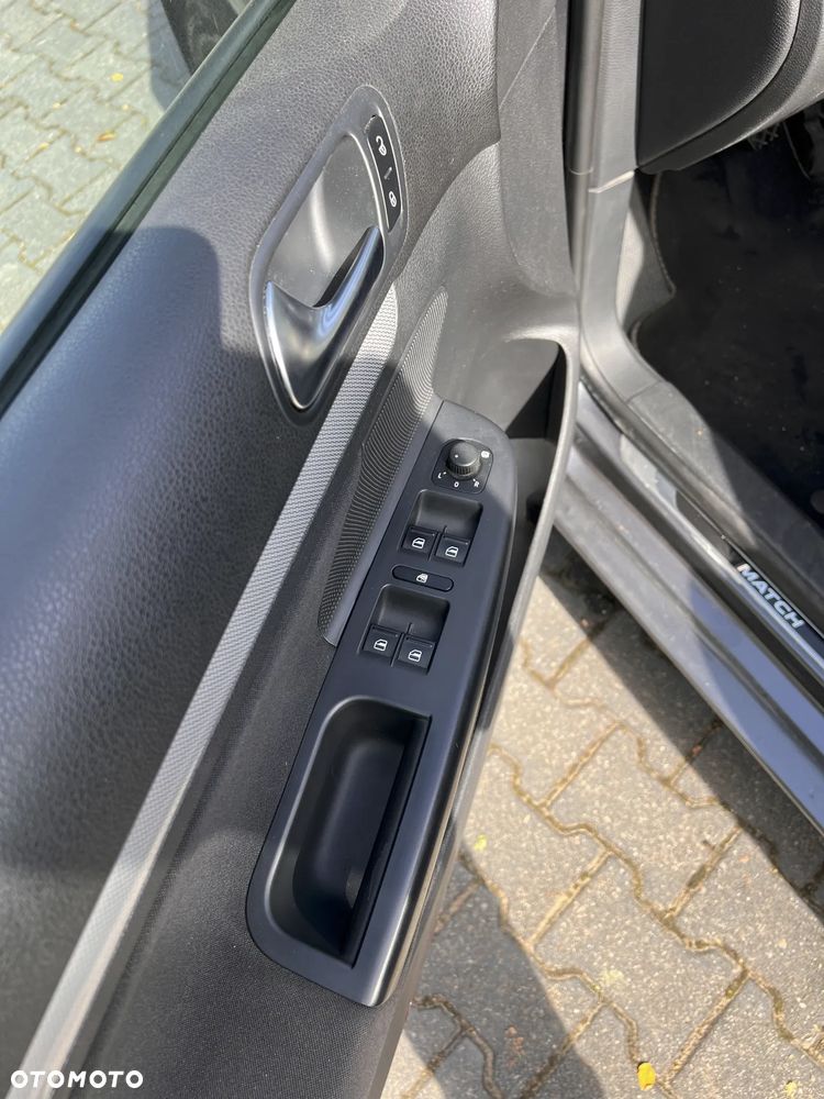 Volkswagen Golf - 12