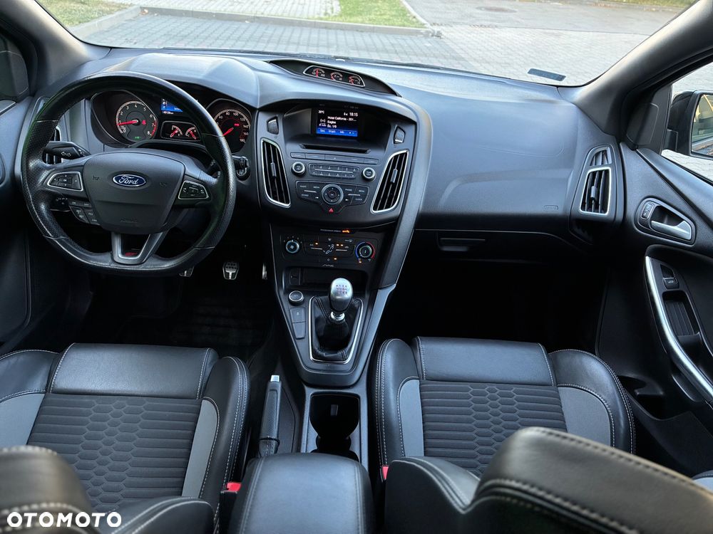 Ford Focus 2.0 EcoBoost ST - 26