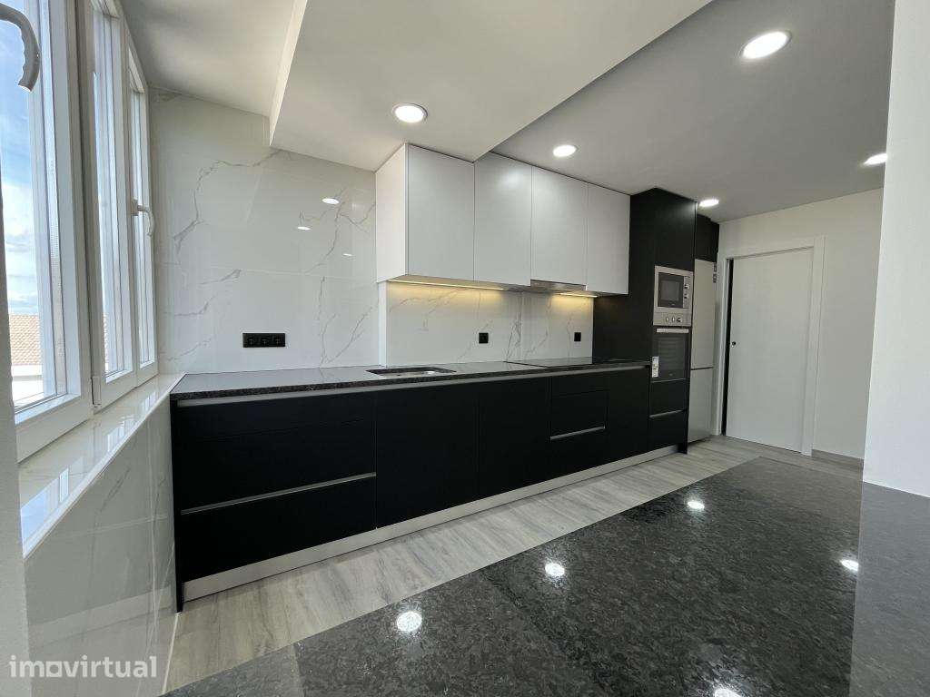 Apartamento T2 Renovado - Grande imagem: 2/9