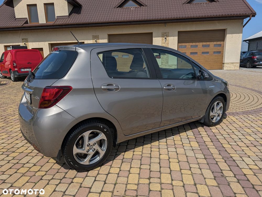 Toyota Yaris Hybrid 100 Premium - 6