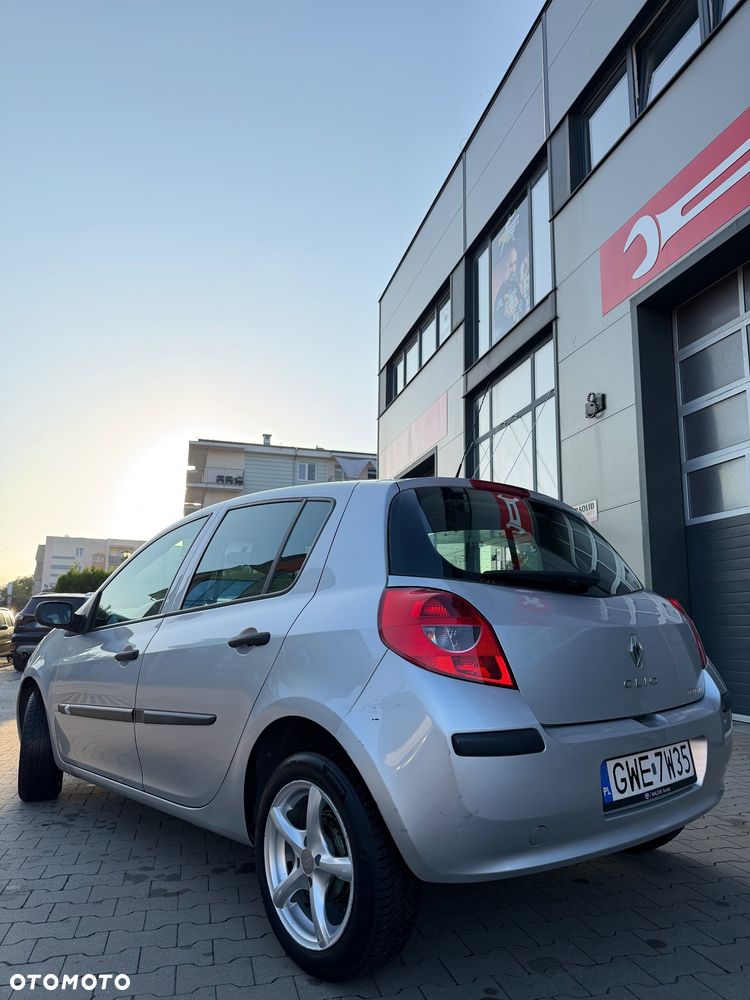 Renault Clio 1.2 16V All Inclusive - 2