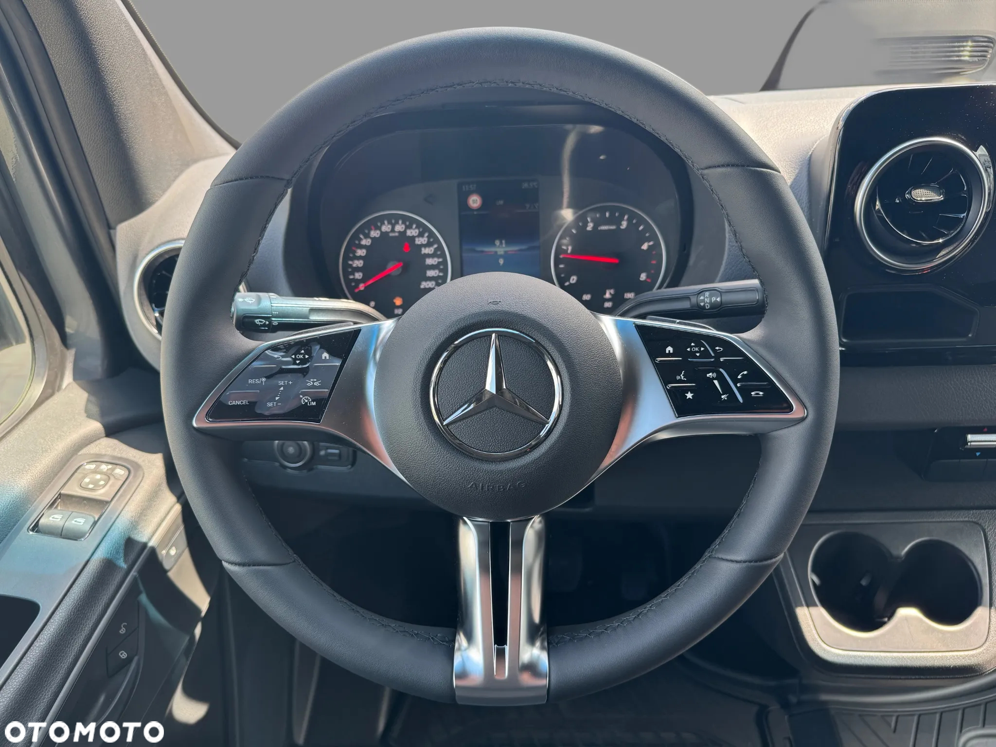 Mercedes-Benz Sprinter - 11