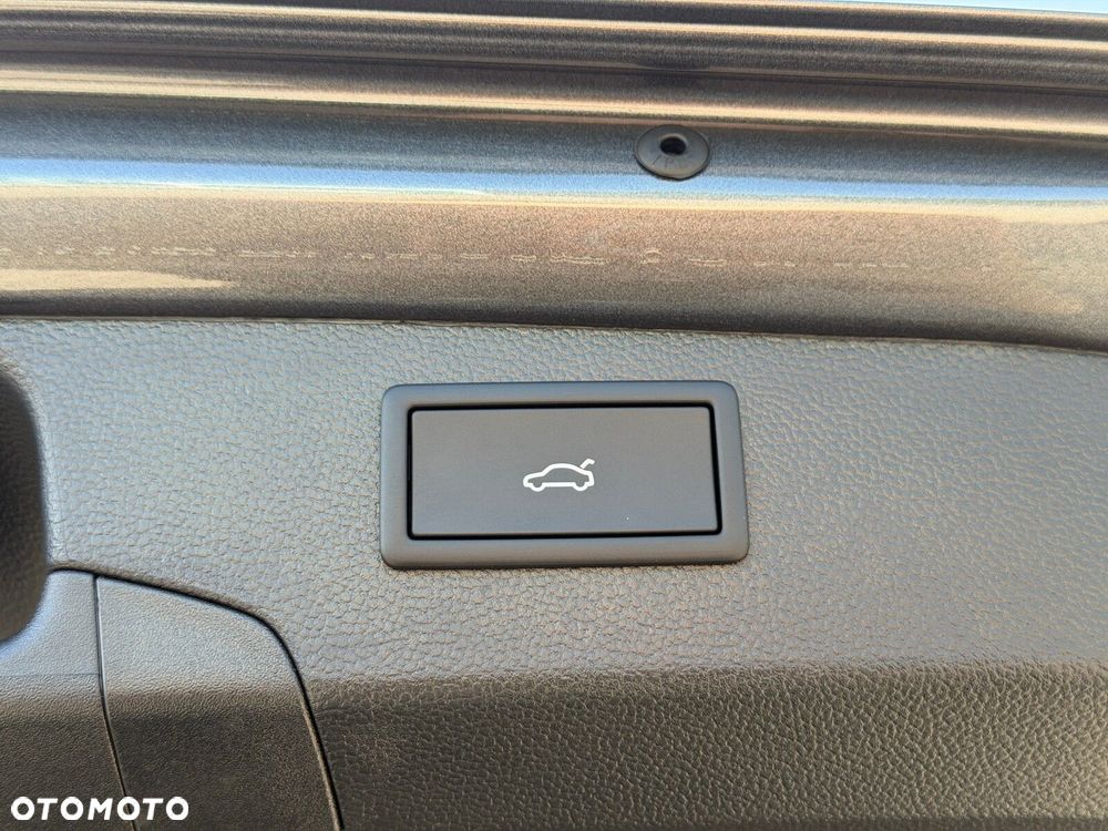 Skoda Superb 2.0 TDI SCR L&K DSG - 9