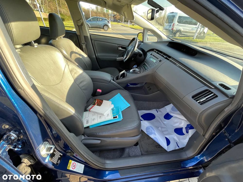 Toyota Prius (Hybrid) Sol - 15