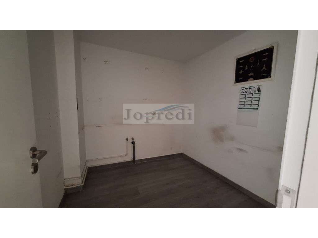 Loja Casal Cotão com boa montra - Grande imagem: 3/10