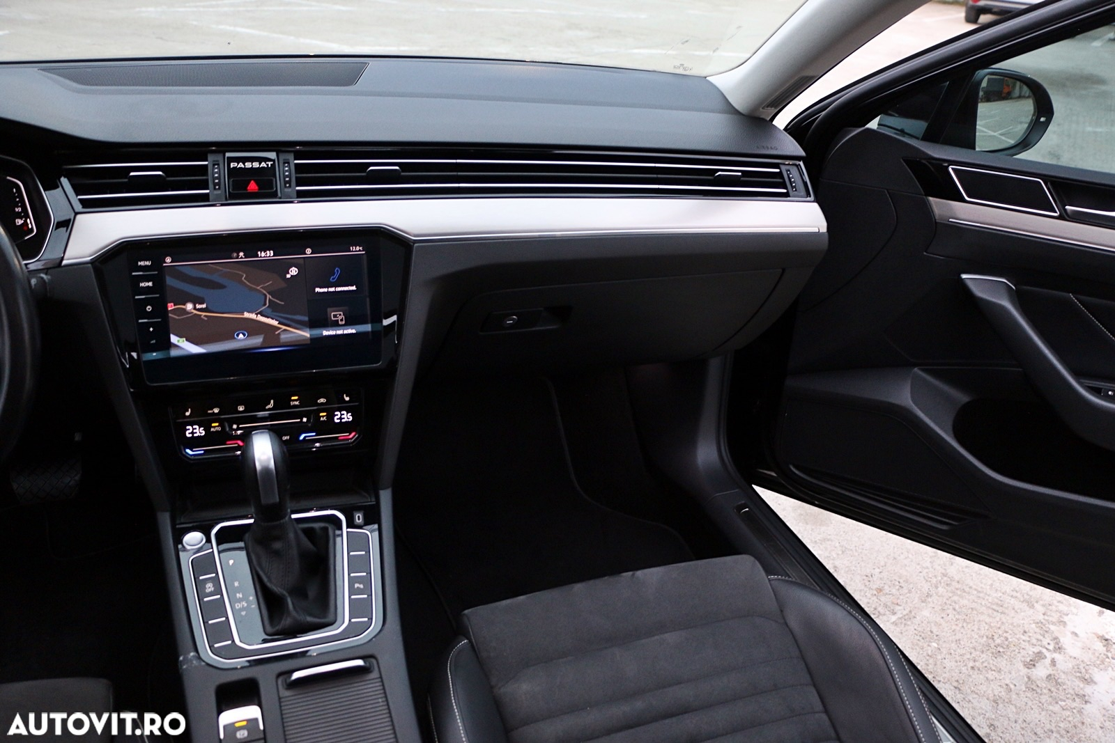 Volkswagen Passat Variant 2.0 TDI DSG R Executive - 23