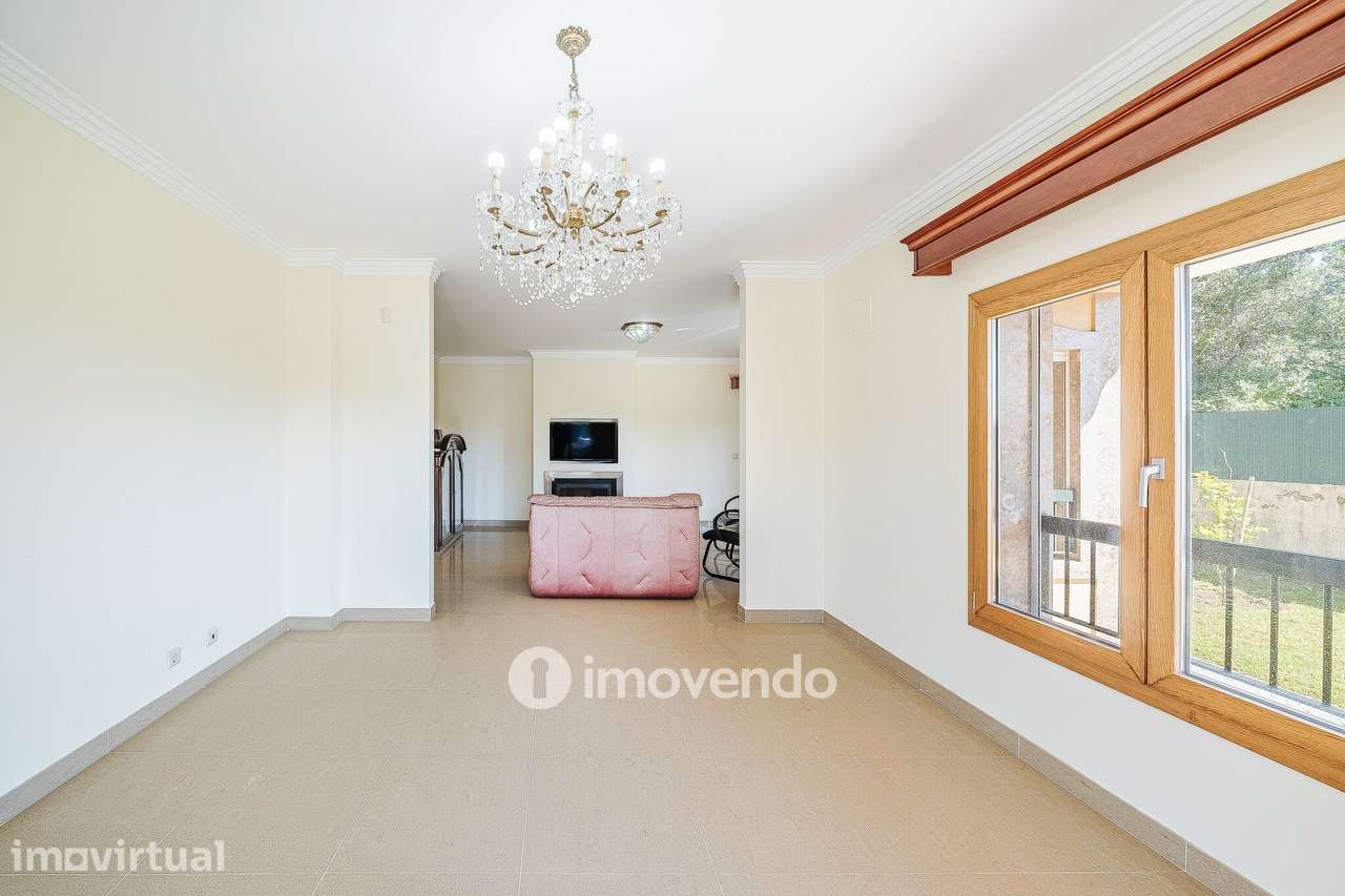 Moradia T4, com condomínio com piscina, em Almargem do Bispo - Grande imagem: 4/60