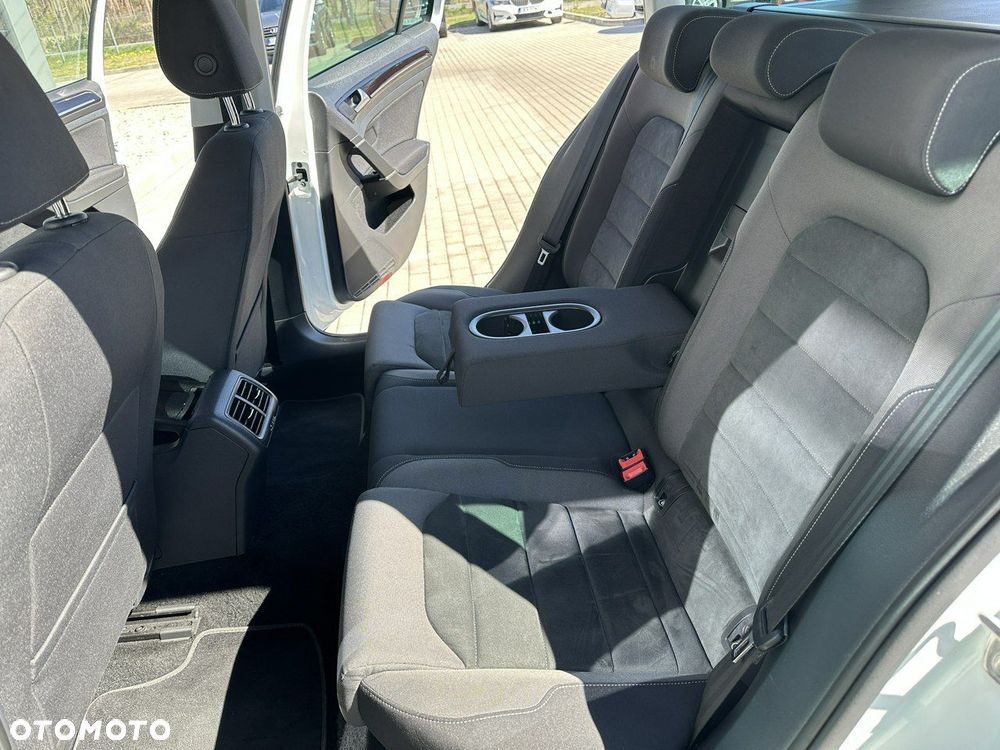 Volkswagen Golf Variant 1.5 eTSI EVO R-Line DSG - 16