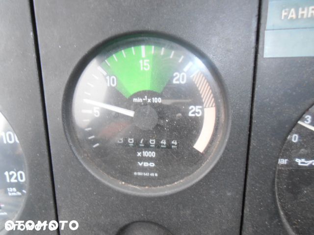 Mercedes-Benz 1726 - 33