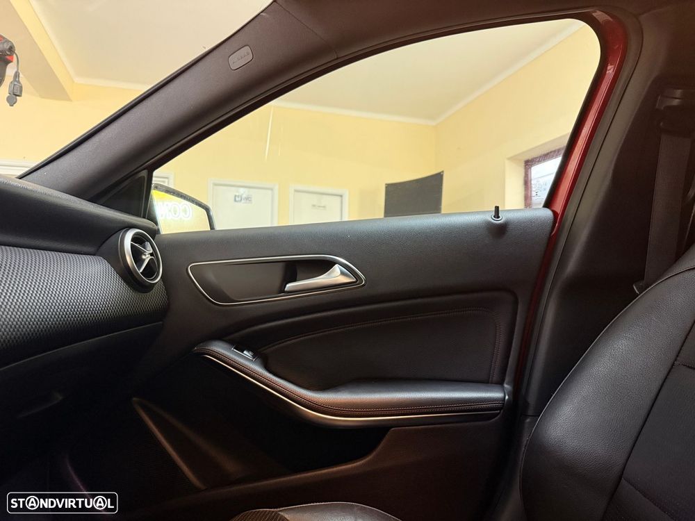 Mercedes-Benz A 180 CDI 7G-DCT AMG Line - 32