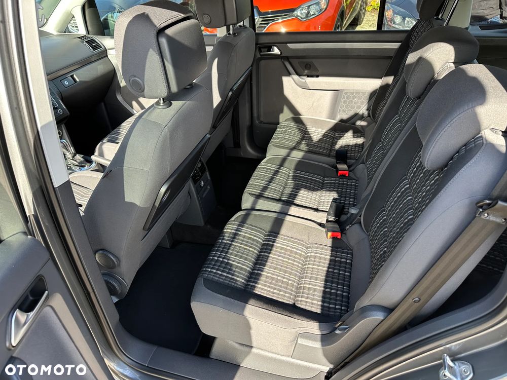 Volkswagen Touran - 19