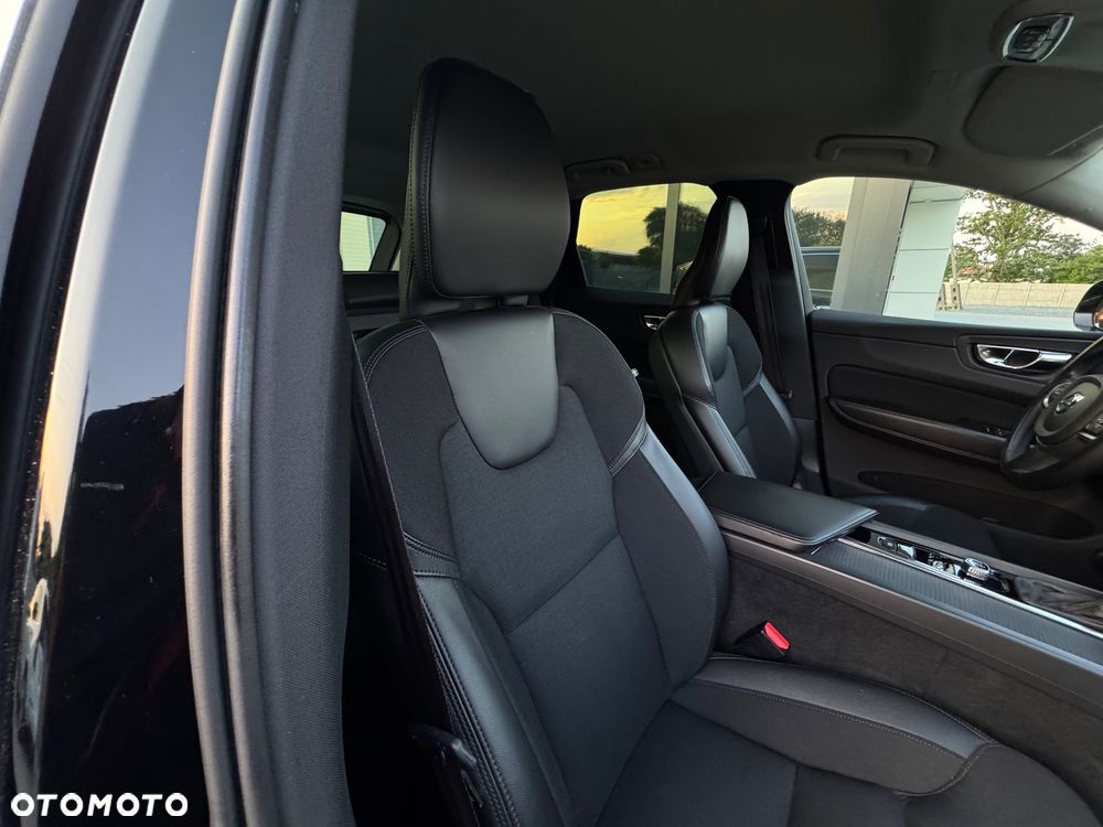 Volvo XC 60 D4 SCR AWD Momentum - 25