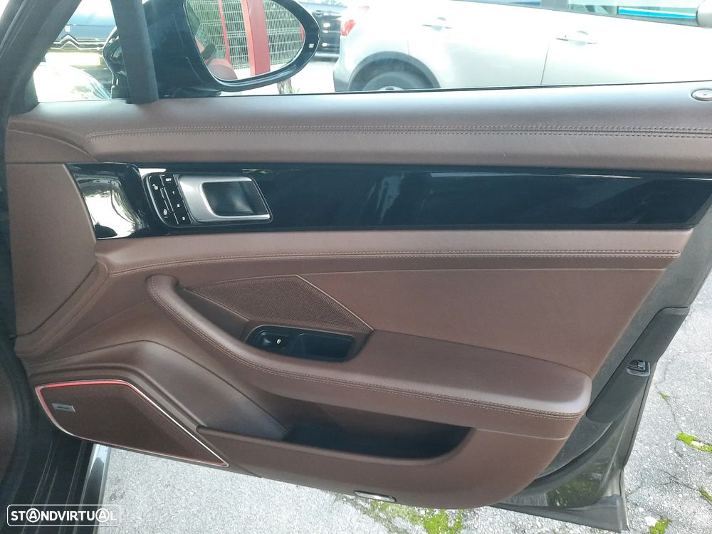 Porsche Panamera 4 E-Hybrid - 36