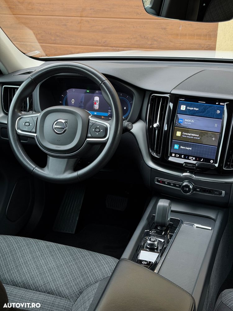 VOLVO XC60 2023 — imagine 9