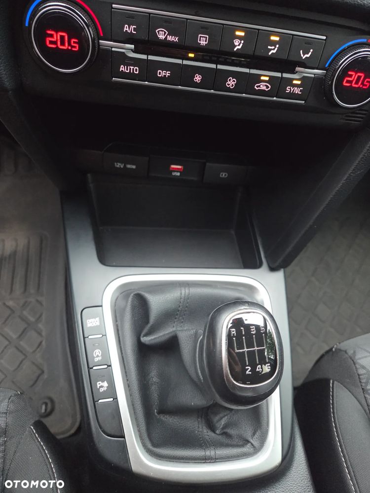 Kia Ceed 1.6 CRDi mHEV L - 11