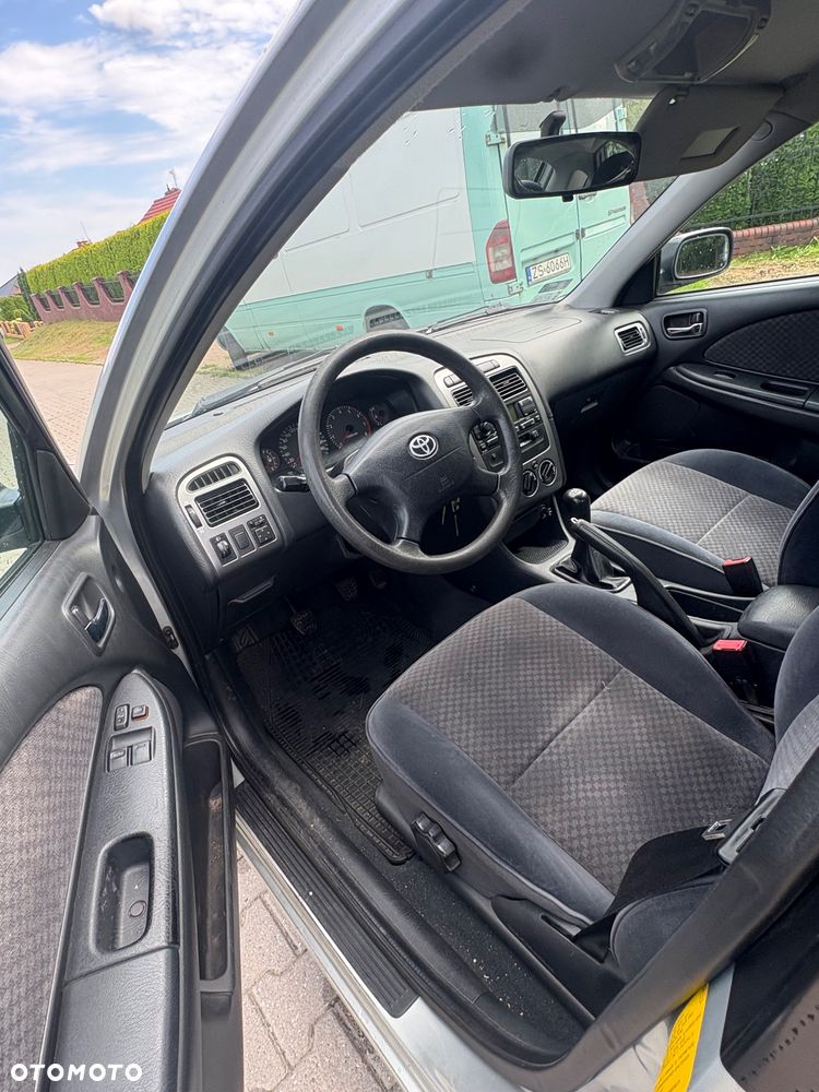 Toyota Avensis - 13