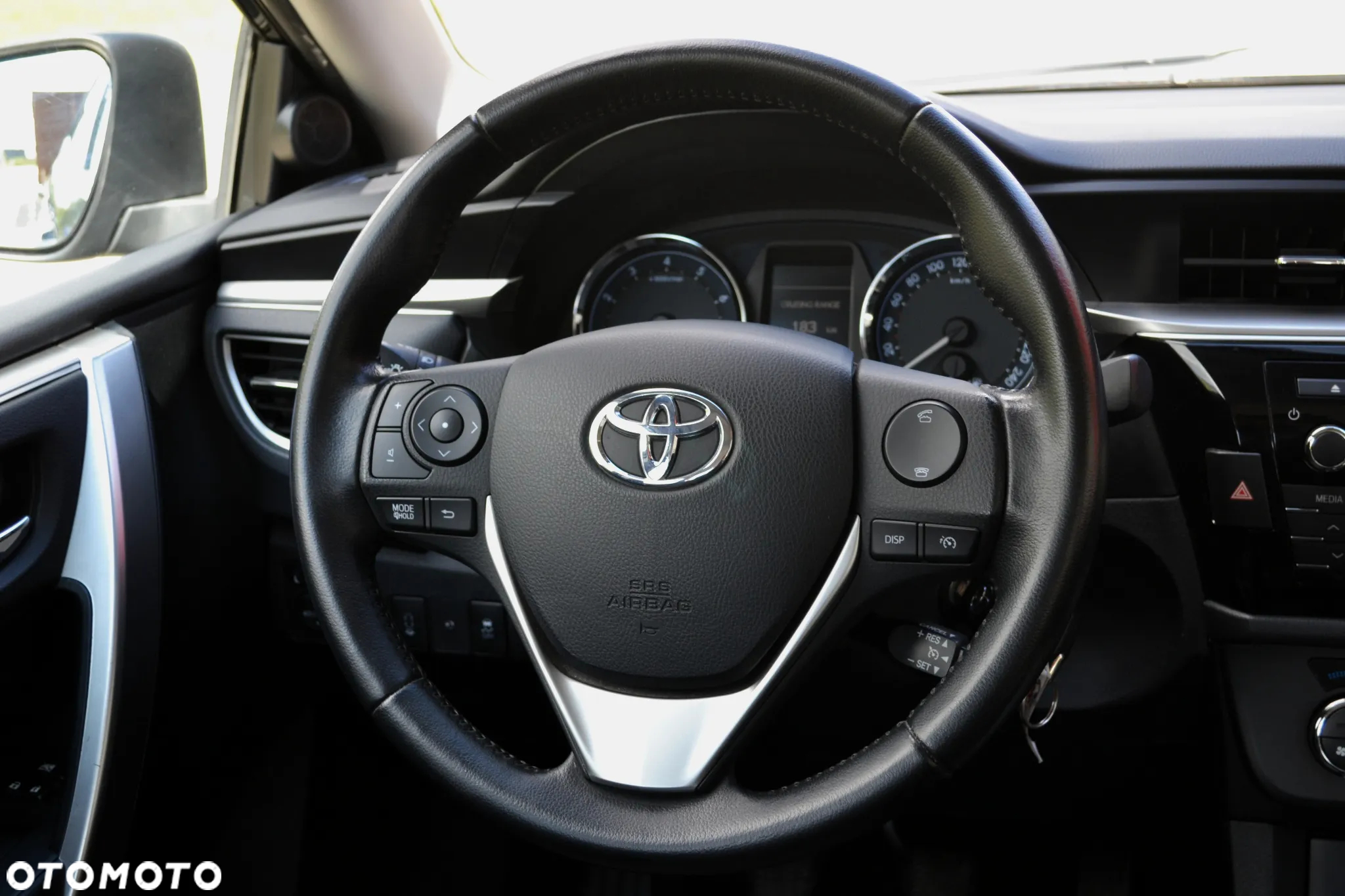 Toyota Corolla 1.6 Premium + - 23